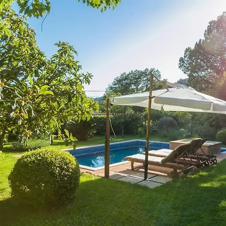 Stunning Red With A Pool 3* Mlini